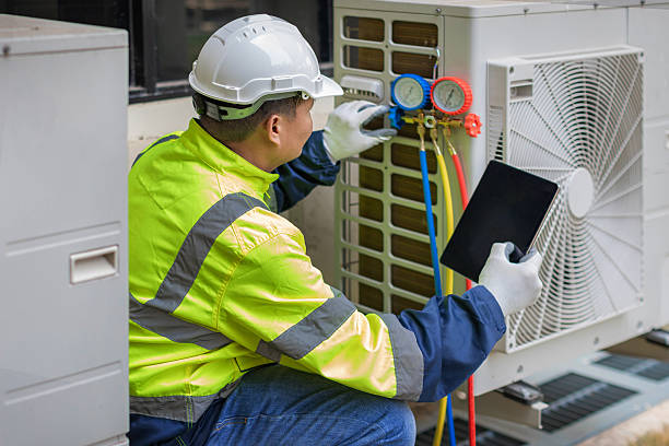 Professional Hvac technician working in Bellevue, WI